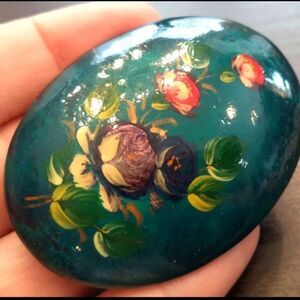 VINTAGE ESTATE SIGNED LACQUERED FLOWER 2 1/8" BROOCH RUSSIAN?